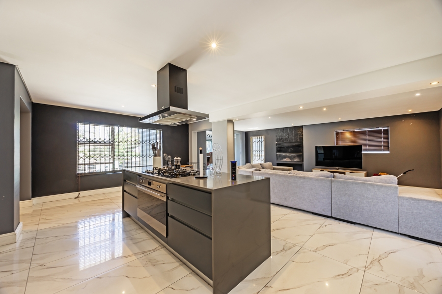 5 Bedroom Property for Sale in Haasendal Western Cape